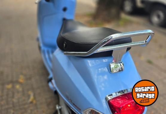 Motos - Vespa VXL 150 2024 Nafta 6000Km - En Venta