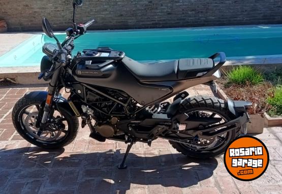 Motos - Husqvarna Svartpilen 200 2024 Nafta 7500Km - En Venta