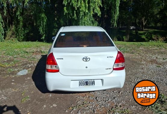 Autos - Toyota Etios 2014 GNC 250000Km - En Venta