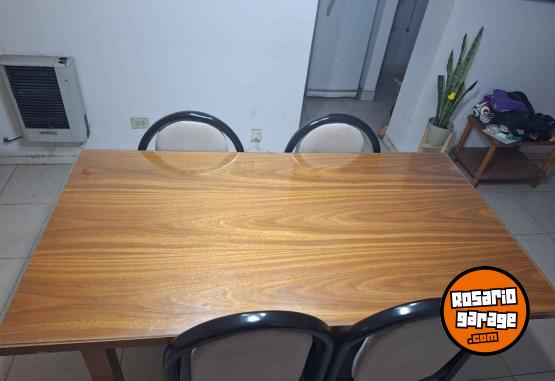 Hogar - Mesa madera con tapa de vidrio - En Venta