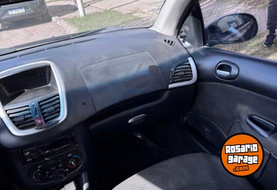 Autos - Peugeot 207 2012 Nafta 142000Km - En Venta