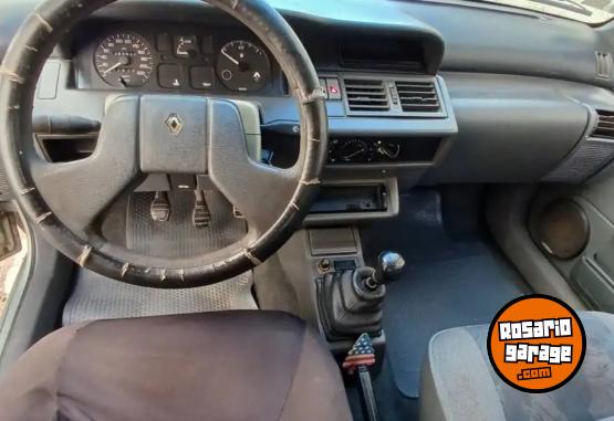 Autos - Renault Clio 1999 Diesel 111111Km - En Venta