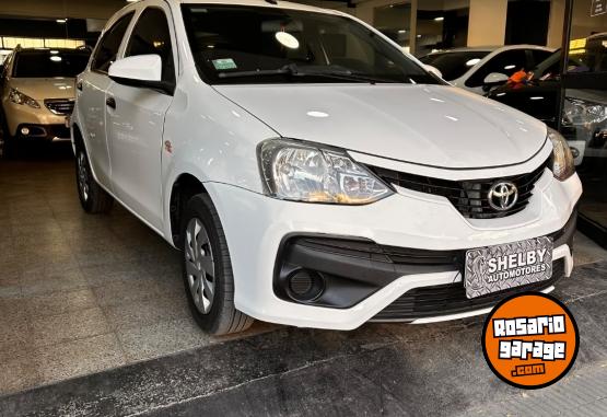 Autos - Toyota Etios 2017 Nafta 75000Km - En Venta