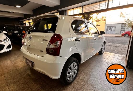 Autos - Toyota Etios 2017 Nafta 75000Km - En Venta