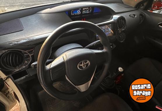 Autos - Toyota Etios 2017 Nafta 75000Km - En Venta