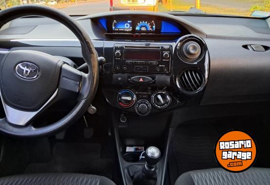 Autos - Toyota Etios 2017 Nafta 137500Km - En Venta
