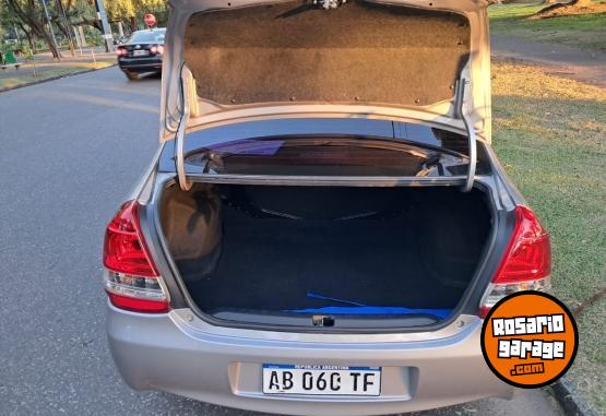 Autos - Toyota Etios 2017 Nafta 137500Km - En Venta
