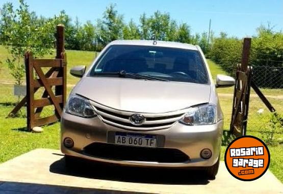 Autos - Toyota Etios 2017 Nafta 137500Km - En Venta