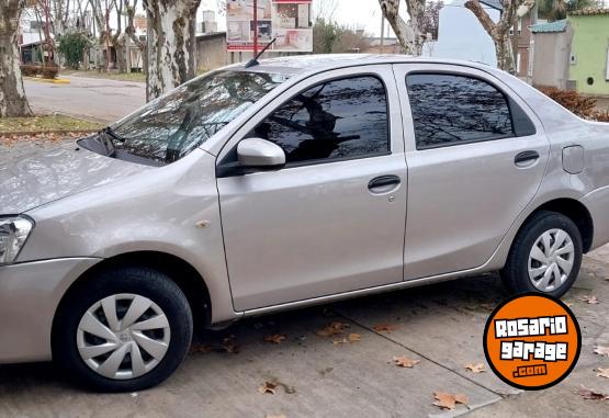 Autos - Toyota Etios 2017 Nafta 137500Km - En Venta