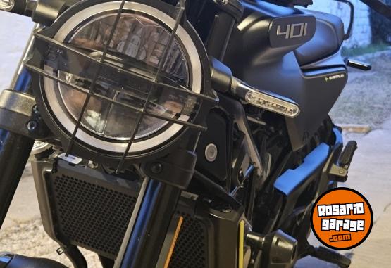 Motos - Husqvarna Svartpilen 401 (1G) 2024 Nafta 10500Km - En Venta