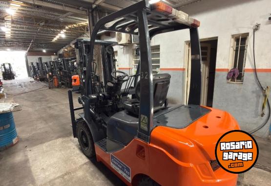 Camiones y Gr�as - Autoelevador 2500 Kg - En Venta