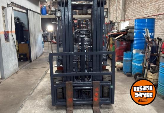 Camiones y Gr�as - Autoelevador 2500 Kg - En Venta