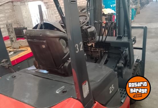 Camiones y Gr�as - Autoelevador 2500 Kg - En Venta