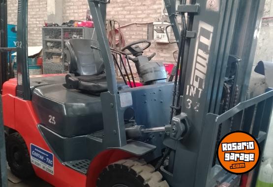 Camiones y Gr�as - Autoelevador 2500 Kg - En Venta