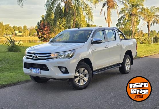 Camionetas - Toyota Hilux srv 2017 Diesel 129000Km - En Venta