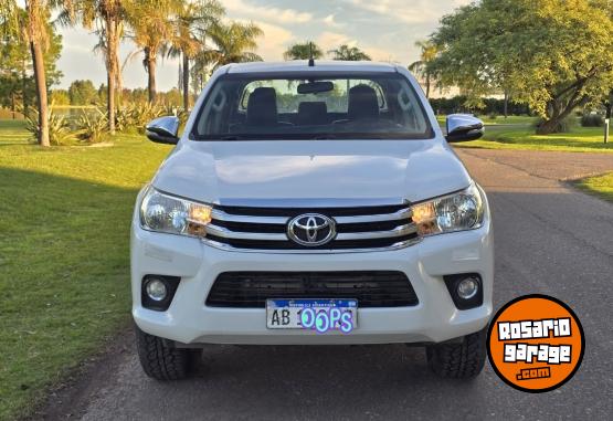 Camionetas - Toyota Hilux srv 2017 Diesel 129000Km - En Venta