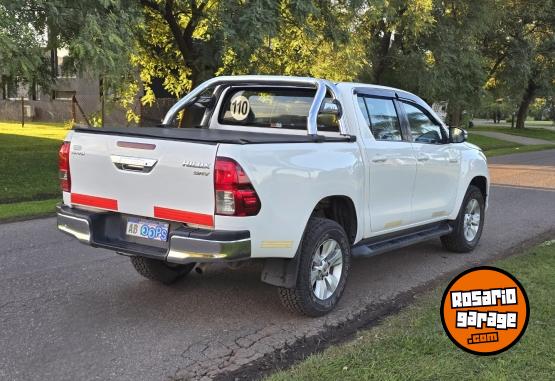 Camionetas - Toyota Hilux srv 2017 Diesel 129000Km - En Venta