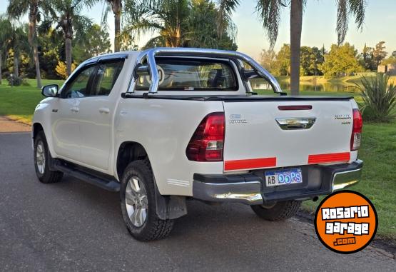 Camionetas - Toyota Hilux srv 2017 Diesel 129000Km - En Venta