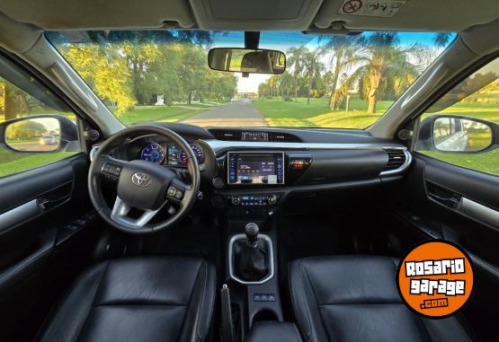 Camionetas - Toyota Hilux srv 2017 Diesel 129000Km - En Venta