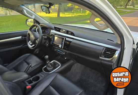 Camionetas - Toyota Hilux srv 2017 Diesel 129000Km - En Venta