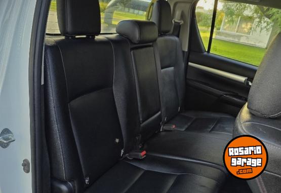 Camionetas - Toyota Hilux srv 2017 Diesel 129000Km - En Venta