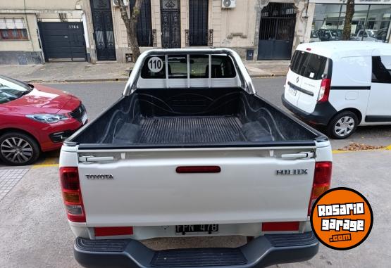 Camionetas - Toyota Hilux Cabina Simple 4x2 2006 Diesel 260000Km - En Venta