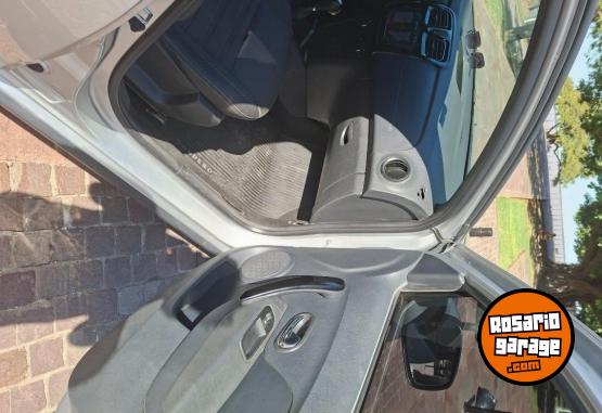 Autos - Renault Sandero intense 2023 Nafta 5300Km - En Venta