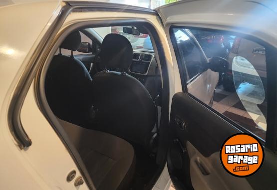 Autos - Renault Logan 2014 Nafta 142000Km - En Venta