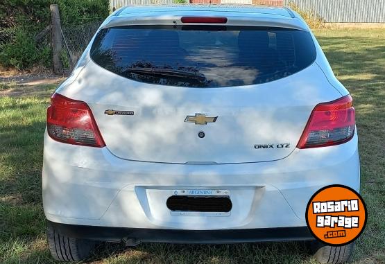 Autos - Chevrolet Onix 2015 Nafta 102000Km - En Venta