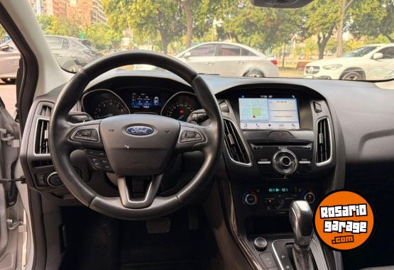 Autos - Ford Focus Titanium 2017 Nafta 110000Km - En Venta