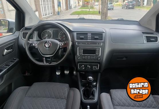 Autos - Volkswagen SURAN �HIGHLINE CROSS � 2015 Nafta 114000Km - En Venta