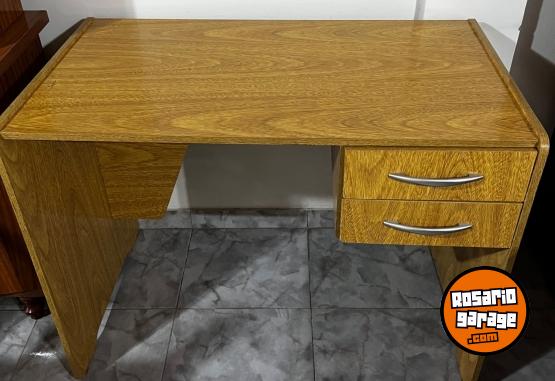 Hogar - Escritorio de madera 1m x 0,57m - En Venta