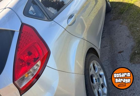 Autos - Ford Fiesta Kinetic 2013 Nafta 200000Km - En Venta