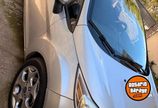 Autos - Ford Fiesta Kinetic 2013 Nafta 200000Km - En Venta