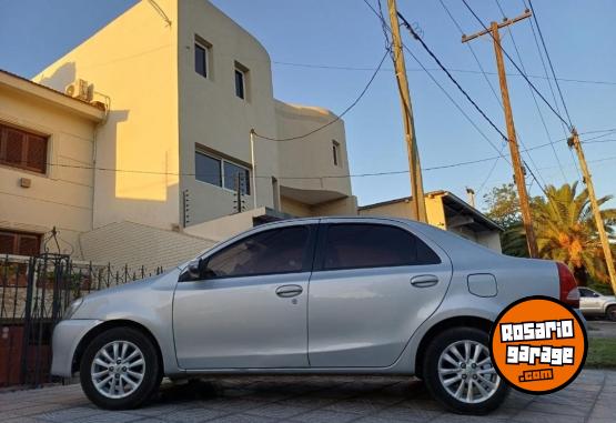 Autos - Toyota Etios XLS 2016 GNC 205000Km - En Venta
