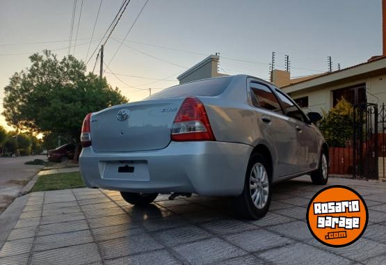 Autos - Toyota Etios XLS 2016 GNC 205000Km - En Venta