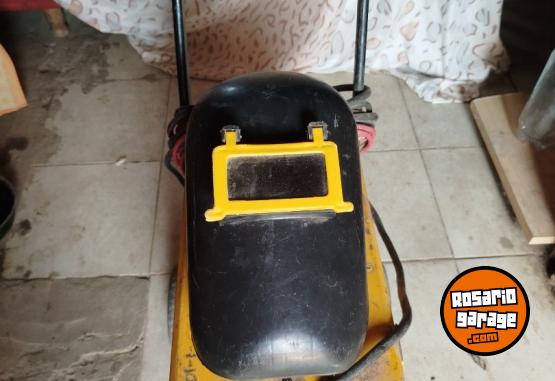 Herramientas - Soldadora marca TAURO modelo TR280 monof�sica con m�scara de soldar - En Venta