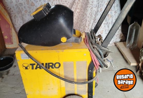 Herramientas - Soldadora marca TAURO modelo TR280 monof�sica con m�scara de soldar - En Venta
