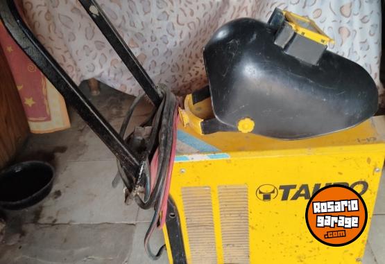 Herramientas - Soldadora marca TAURO modelo TR280 monof�sica con m�scara de soldar - En Venta