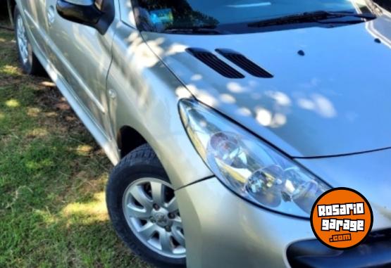Autos - Peugeot 207 compact 2010 Diesel 155000Km - En Venta