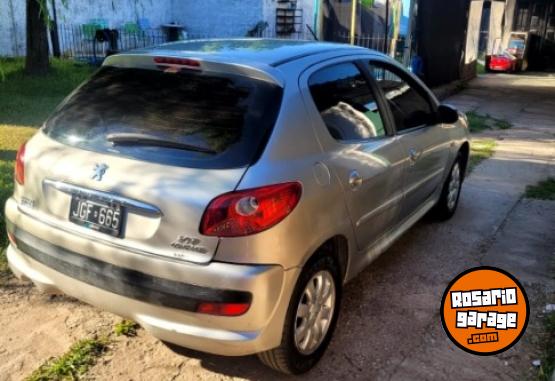 Autos - Peugeot 207 compact 2010 Diesel 155000Km - En Venta