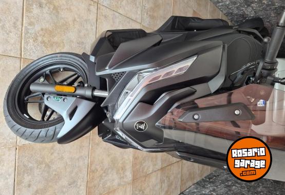 Motos - Voge SR3 2025 Nafta 1300Km - En Venta