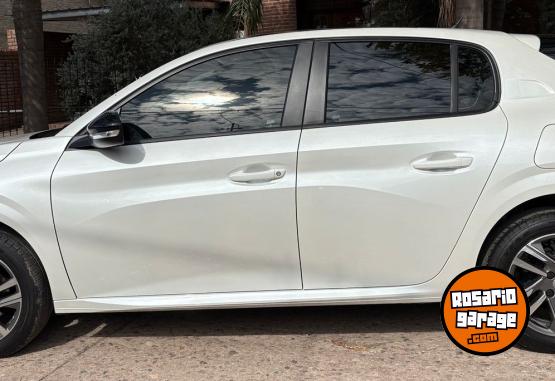Autos - Peugeot 208 2024 Nafta 27000Km - En Venta
