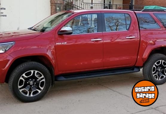 Camionetas - Toyota Hilux 4x4 SRX 2024 Diesel 6200Km - En Venta