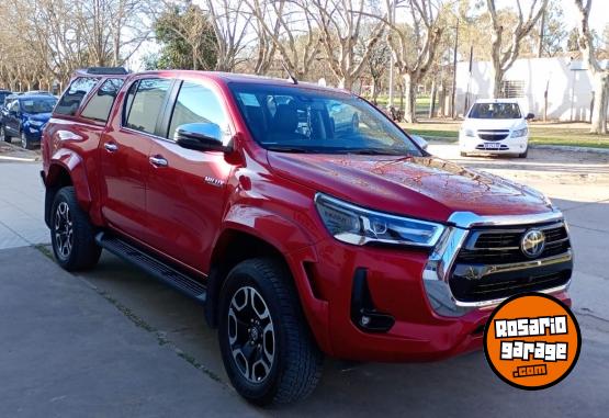 Camionetas - Toyota Hilux 4x4 SRX 2024 Diesel 6200Km - En Venta