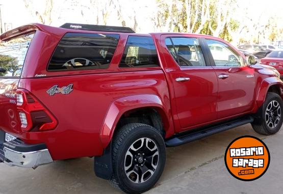Camionetas - Toyota Hilux 4x4 SRX 2024 Diesel 6200Km - En Venta