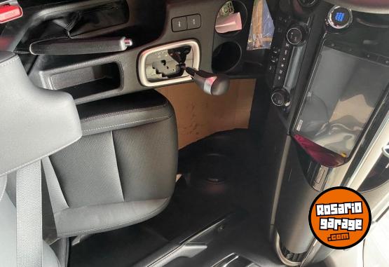 Camionetas - Toyota Hilux 4x4 SRX 2024 Diesel 6200Km - En Venta