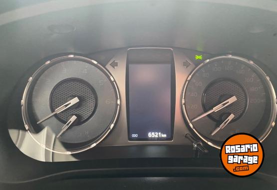 Camionetas - Toyota Hilux 4x4 SRX 2024 Diesel 6200Km - En Venta