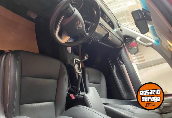 Camionetas - Toyota Hilux 4x4 SRX 2024 Diesel 6200Km - En Venta