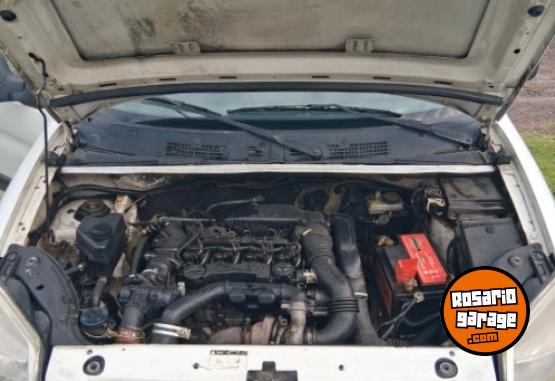 Utilitarios - Peugeot Partner 2011 Diesel 200000Km - En Venta